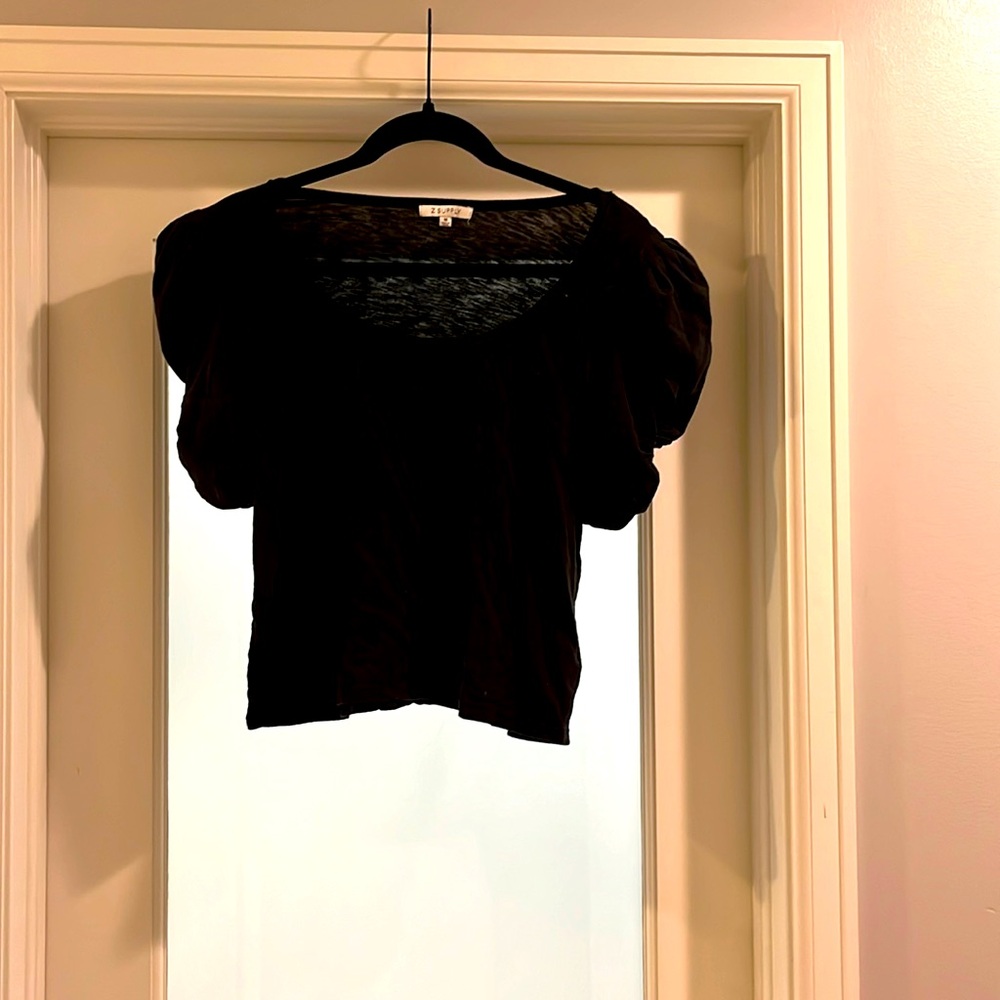 Black women’s T-shirt with ruched shoulder detail.